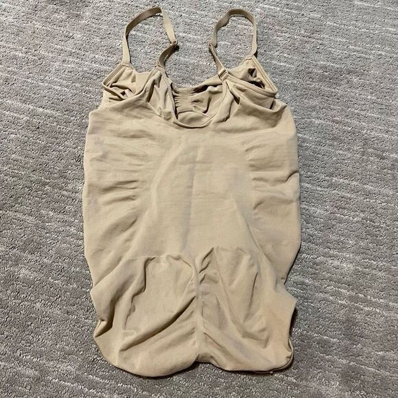 SKIMS Seamless Sculpt Brief Bodysuit Nude Clay, 4X 5X NWOT - Picture 2 of 5